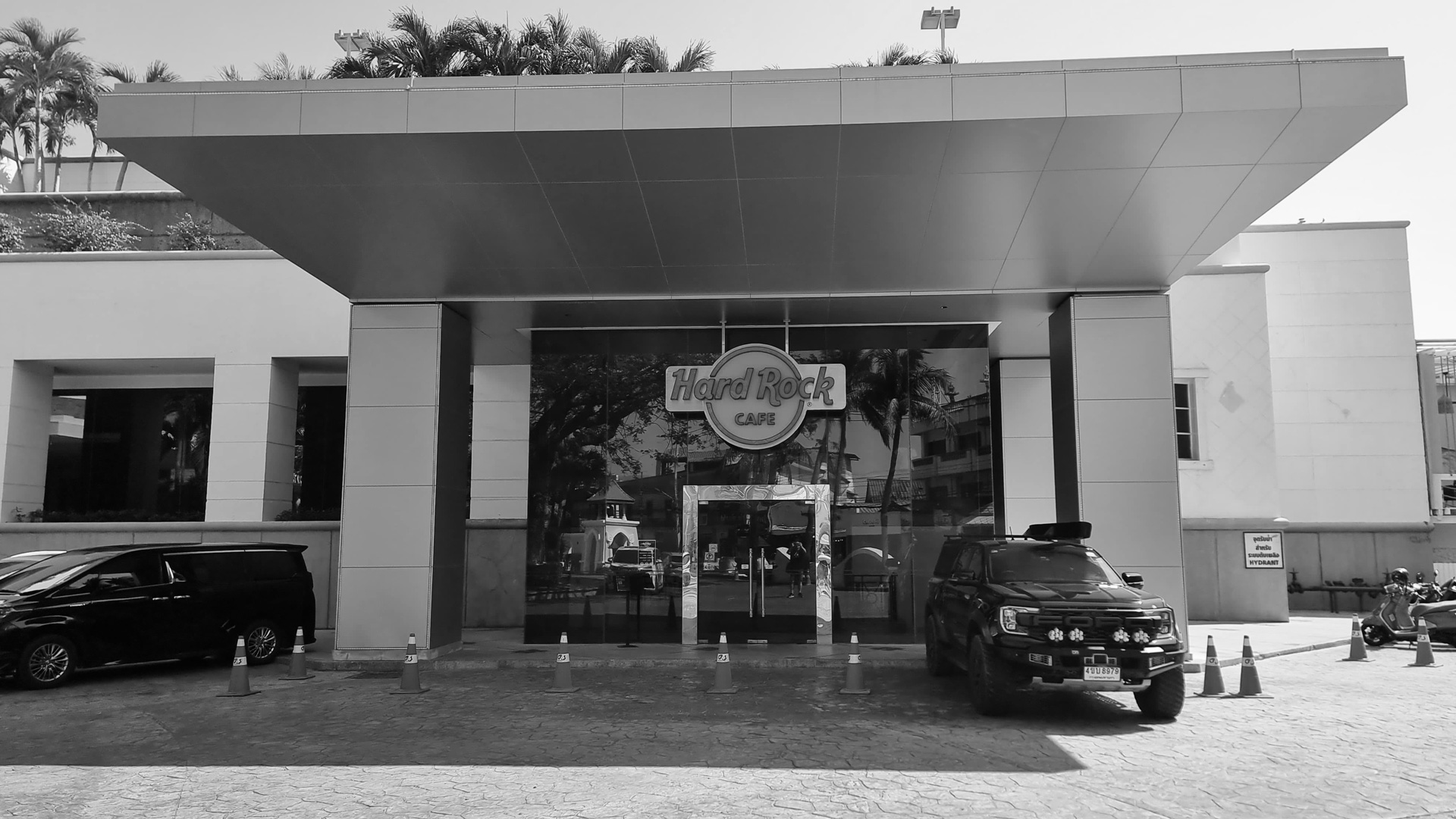 Hard Rock Cafe Hua Hin Magnets, Pins & News