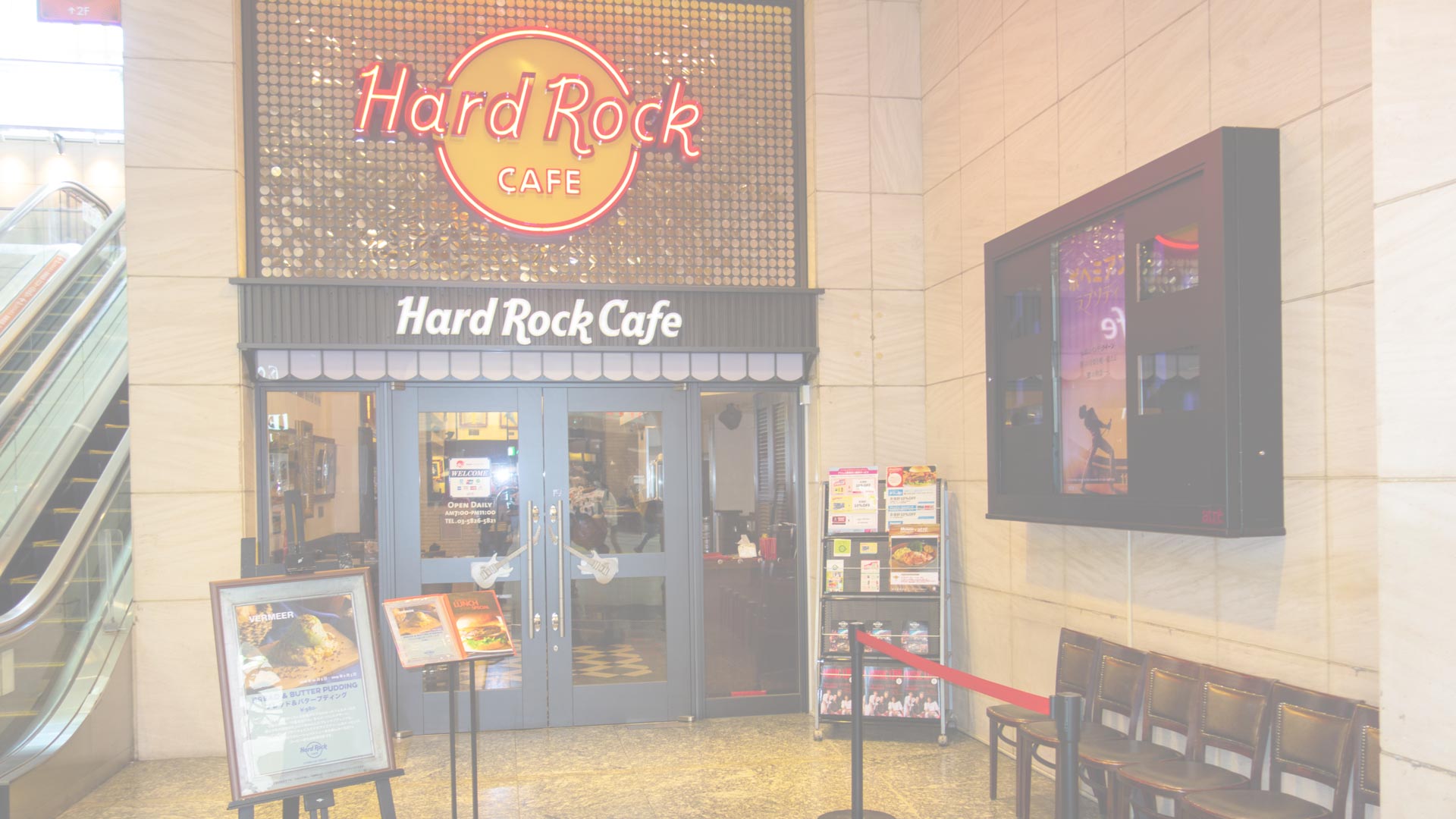 Hard Rock Cafe Uyeno-Eki Tokyo Magnets, Pins & News